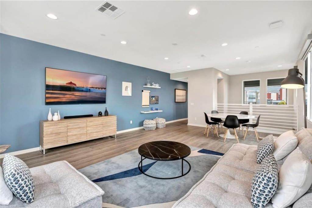 King Size, Patio, Xbox, Great Park * Irvine
